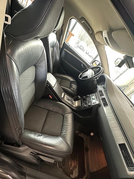 Volvo V70 12 of 12