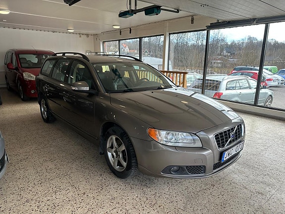 Volvo V70 4 of 12