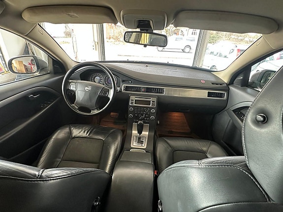 Volvo V70 11 of 12