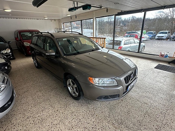 Volvo V70 7 of 12
