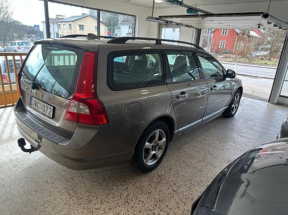 Volvo V70 6 of 12