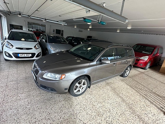 Volvo V70 8 of 12
