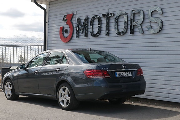 Mercedes-Benz E250 16 of 16