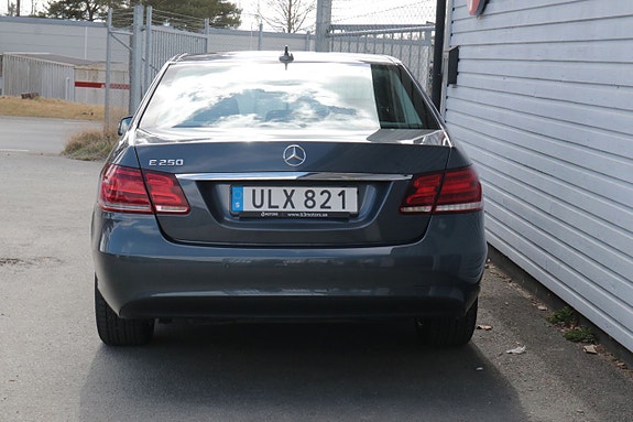 Mercedes-Benz E250 11 of 16