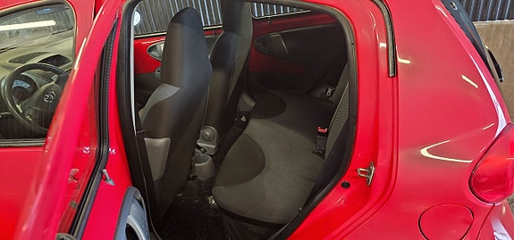 Toyota Aygo 7 of 11