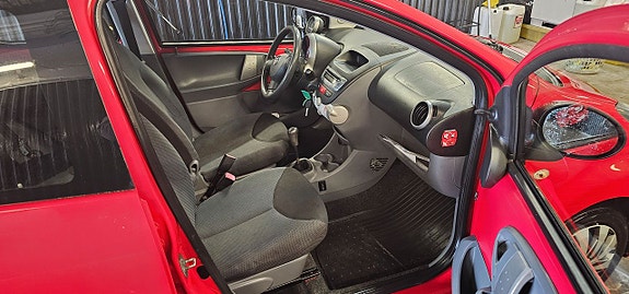 Toyota Aygo 8 of 11