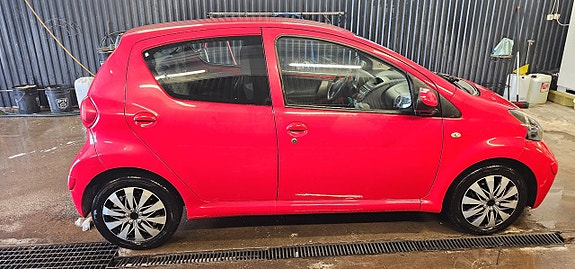 Toyota Aygo 3 of 11