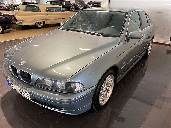 BMW 530i 4 of 5