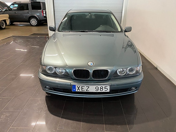 BMW 530i 3 of 5