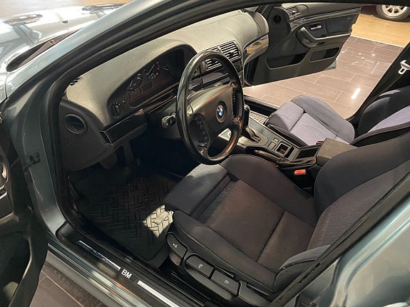 BMW 530i 9 of 11