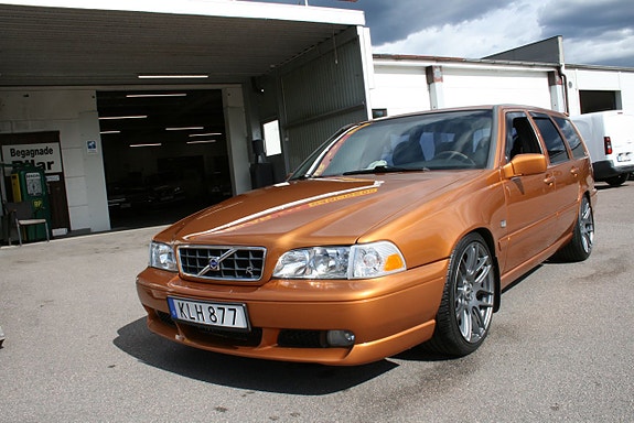 Volvo V70 6 of 17
