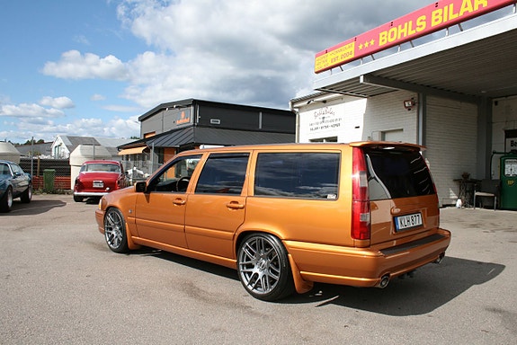 Volvo V70 3 of 17