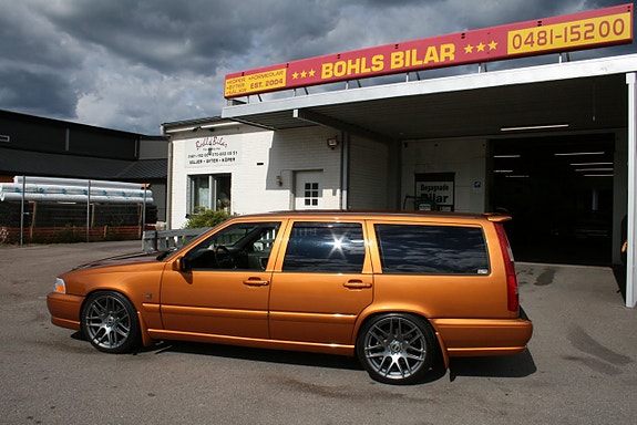 Volvo V70 4 of 17