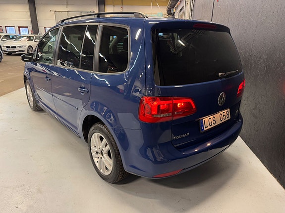 Volkswagen Touran 3 of 5