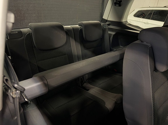 Volkswagen Touran 11 of 23