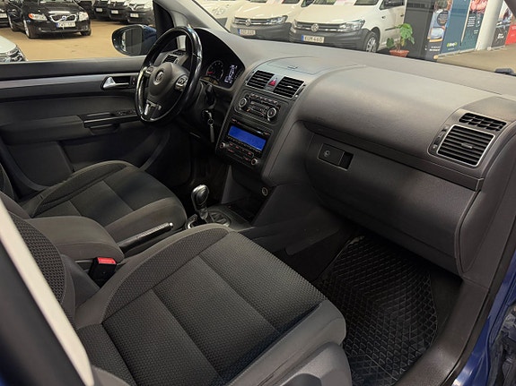 Volkswagen Touran 12 of 23