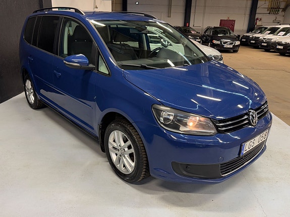 Volkswagen Touran 2 of 5