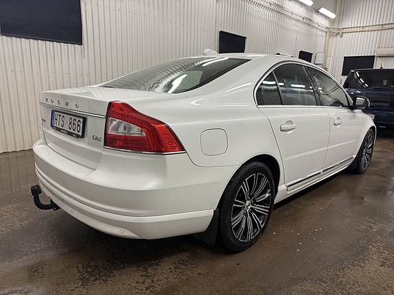 Volvo S80 4 of 18
