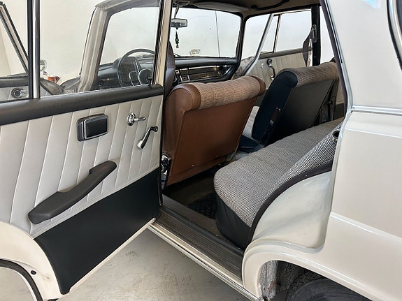 Mercedes-Benz 190 C 21 of 26