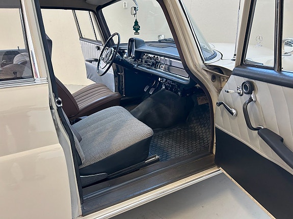 Mercedes-Benz 190 C 19 of 26