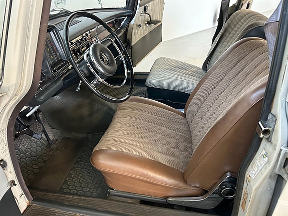 Mercedes-Benz 190 C 13 of 26