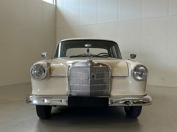 Mercedes-Benz 190 C 2 of 5