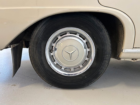 Mercedes-Benz 190 C 23 of 26
