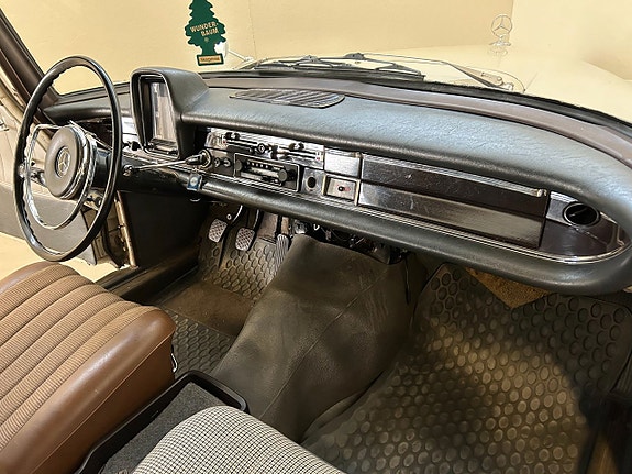 Mercedes-Benz 190 C 18 of 26