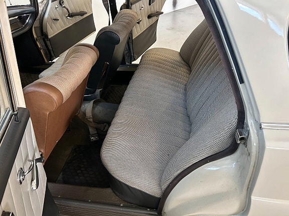 Mercedes-Benz 190 C 20 of 26