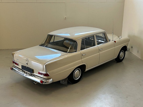 Mercedes-Benz 190 C 12 of 26