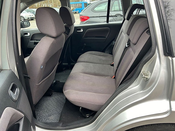 Ford Fusion 7 of 7