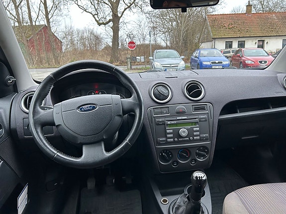 Ford Fusion 6 of 7