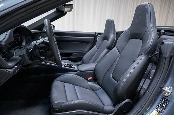 Porsche 911 Carrera 8 of 16