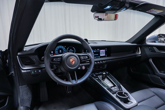 Porsche 911 Carrera 7 of 16