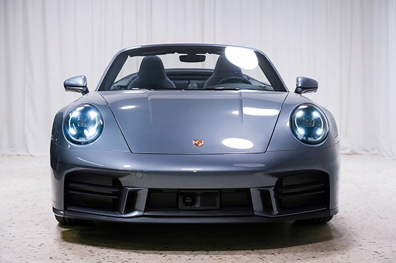 Porsche 911 Carrera 3 of 5
