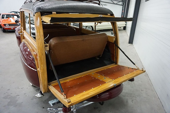 Ford Super Deluxe 26 of 27