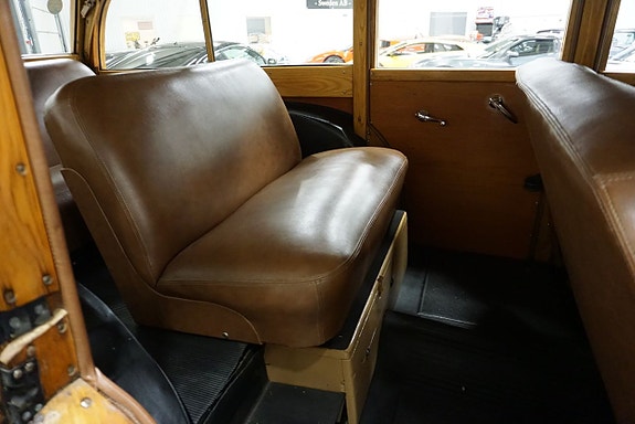 Ford Super Deluxe 18 of 27