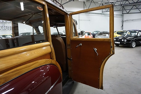 Ford Super Deluxe 16 of 27