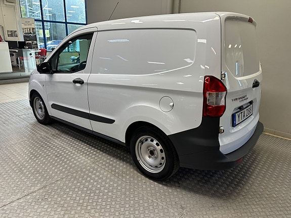 Ford Transit Courier 3 of 5