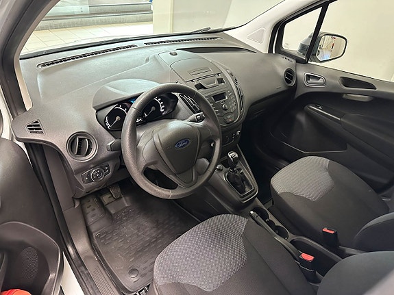 Ford Transit Courier 5 of 5