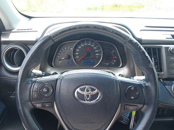 Toyota RAV4 9 of 11