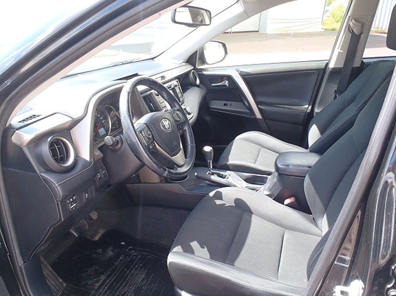 Toyota RAV4 8 of 11