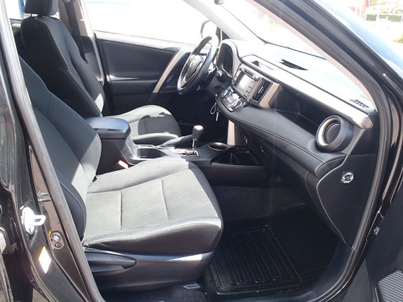 Toyota RAV4 5 of 11