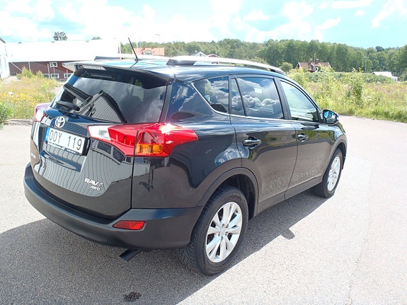 Toyota RAV4 3 of 11