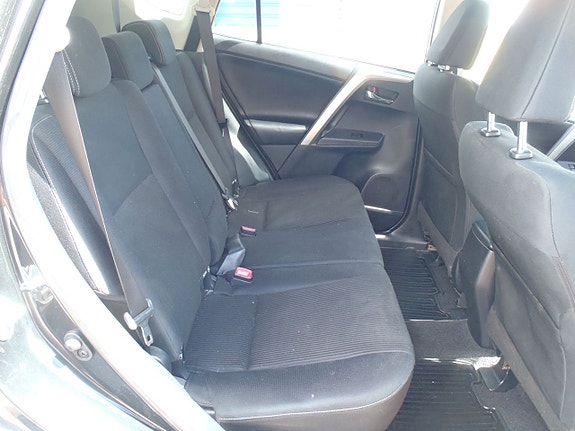Toyota RAV4 6 of 11