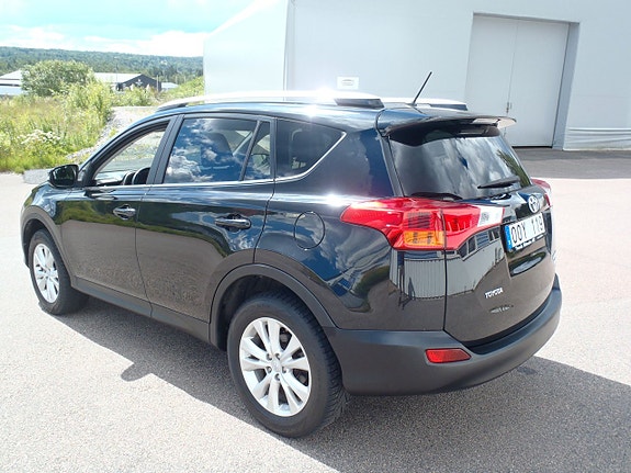 Toyota RAV4 4 of 11