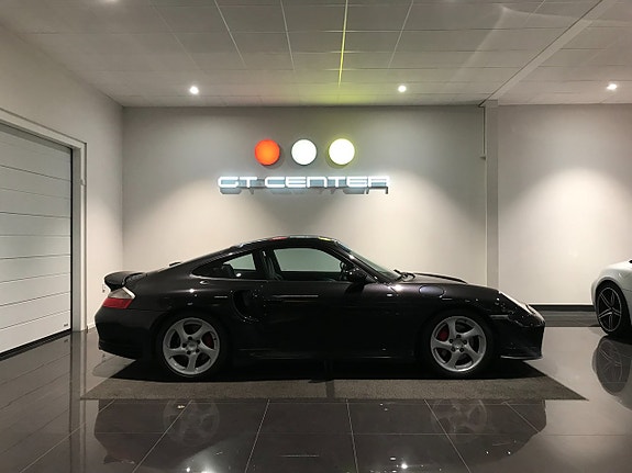Porsche 911 Turbo 2 of 5