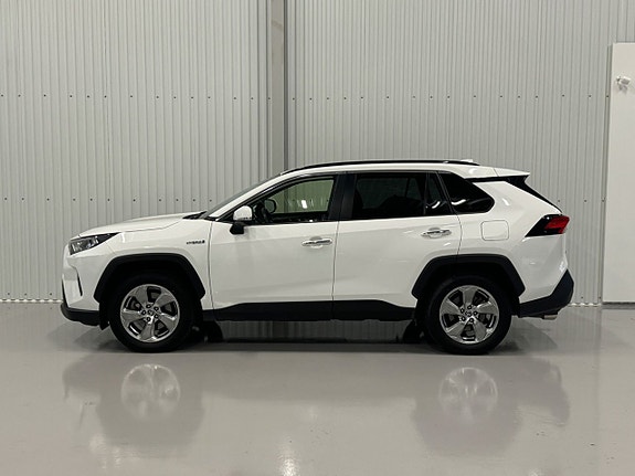 Toyota RAV4 6 of 24