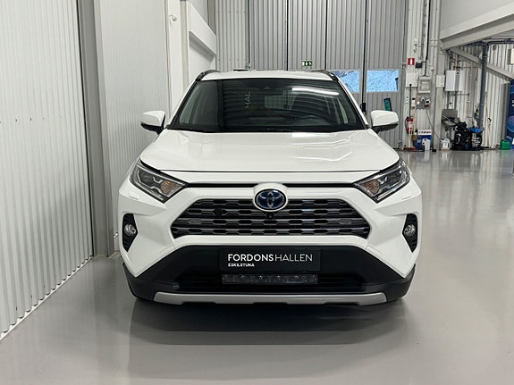 Toyota RAV4 2 of 5