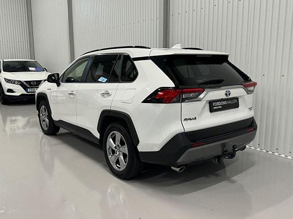 Toyota RAV4 7 of 24